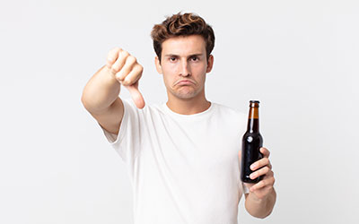 Неразумно принимать алкоголь после очищающей капельницы - Клиника Квинмед