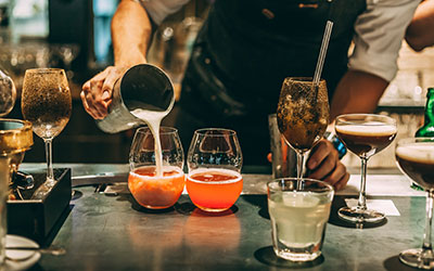 Алкогольные коктейли в барах - Клиника Квинмед