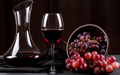 Можно употребить бокал хорошего красного вина - клиника Квинмед
